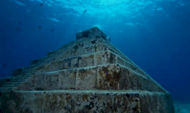 Piramide subacvatice vechi de 10000 ani