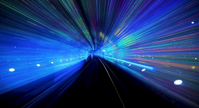 Acest nou experiment cu viteza luminii ar putea revoluționa călătoria în timp