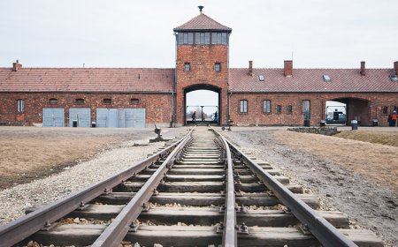 Lagărul Auschwitz: Simbol al ororilor Holocaustului